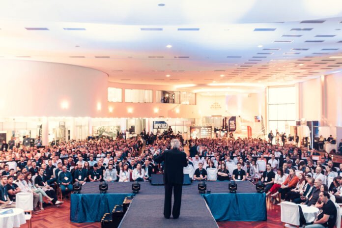 Paulo Guedes abriu programação do Serra Summit - Crédito_ Gustavo Santos