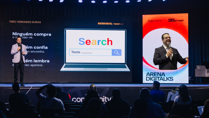 Digitalks No Arena Digitalks, Tucco expôs as três verdades que todo líder precisa encarar no digital: o mercado só compra o que vê, só confia no que encontra e só considera quem aparece