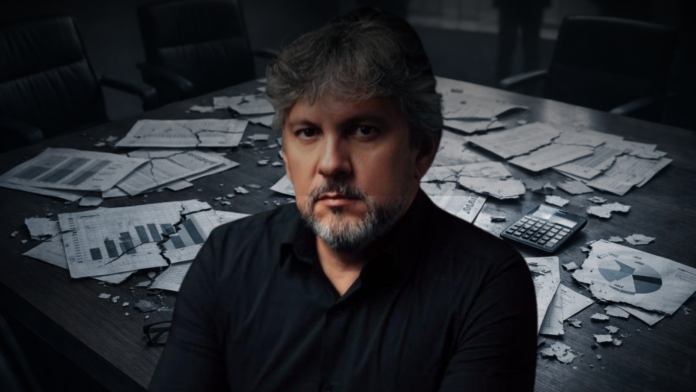 MEnezes Especialista em tributação estratégica diante de documentos fiscais fragmentados, simbolizando o risco da inação do mercado contábil frente à Reforma Tributária.