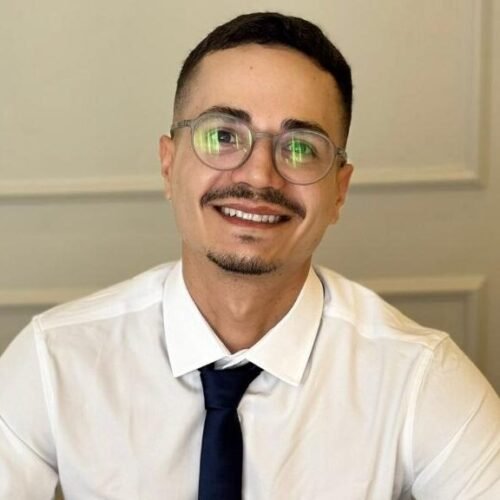 Dr. Arthur Nunes André