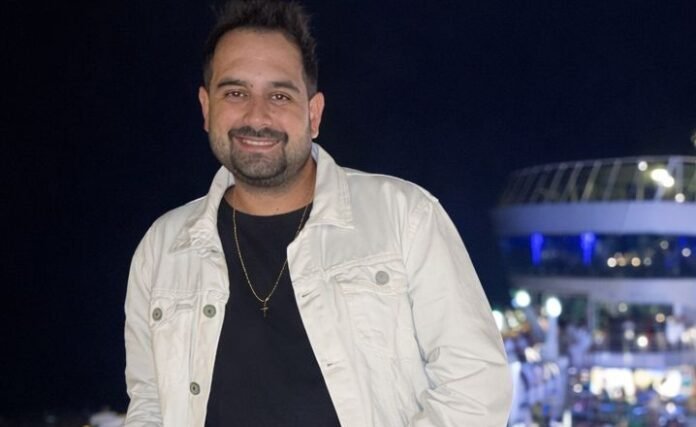 WhatsApp Image 2026-02-28 at 11.35.27 PMry À frente da POP Move, plataforma de mobilidade urbana em expansão no Brasil, Henrique não se limita ao crescimento territorial. Seu foco está na engenharia do modelo operacional, desenhando um sistema descentralizado onde cada cidade funciona como uma unidade estratégica, com metas claras, acompanhamento contínuo e responsabilidade local.