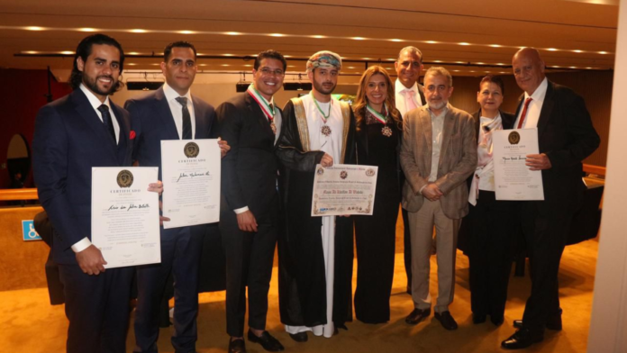 Representantes da Câmara de Comércio Brasil–Omã, autoridades e homenageados durante evento oficial realizado no Congresso Nacional, em Brasília.